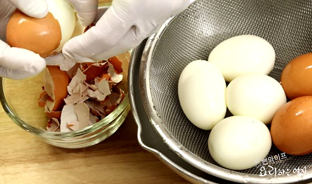 Boil the eggs — step photo 3