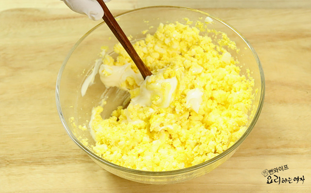 Make the egg mayo — step photo 1