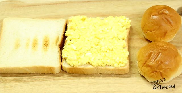 Assemble the sandwiches — step photo 1