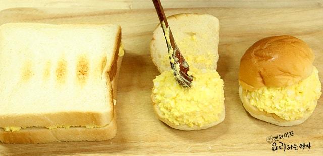 Assemble the sandwiches — step photo 2