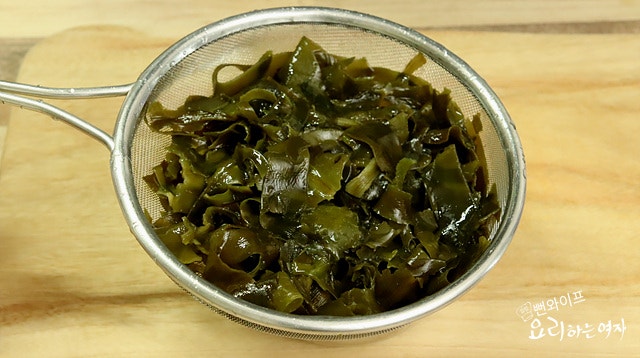 Soak the seaweed — step photo 2