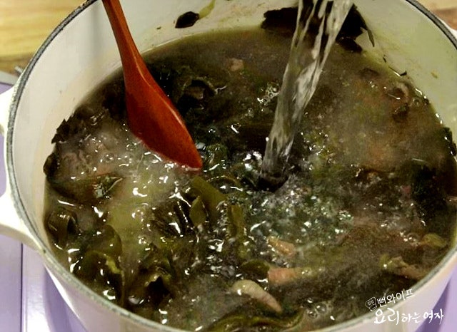 Boil the soup — step photo 1
