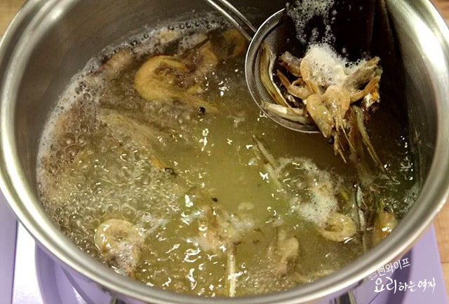 Make the broth — step photo 2