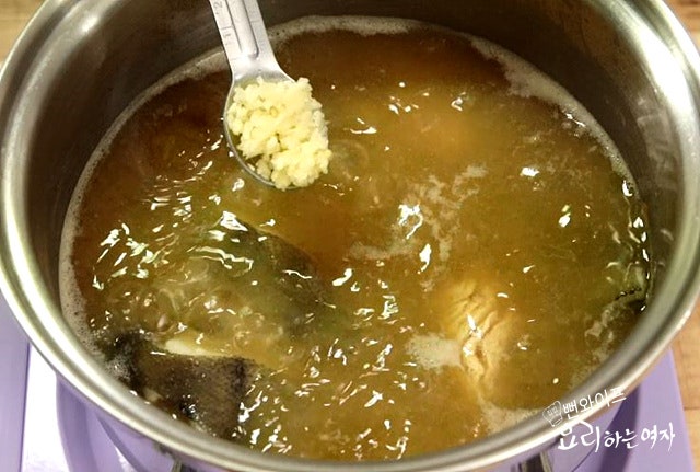 Simmer the doenjang soup — step photo 1