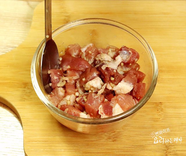 Season the meat and slice the ingredients — step photo 1