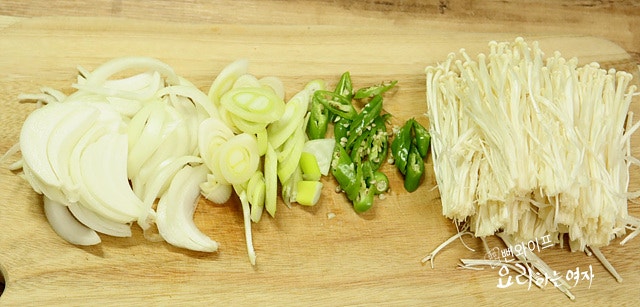 Season the meat and slice the ingredients — step photo 2