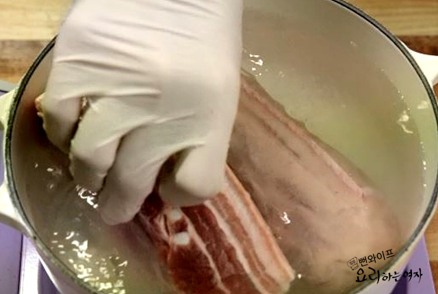 Boil the pork — step photo 3