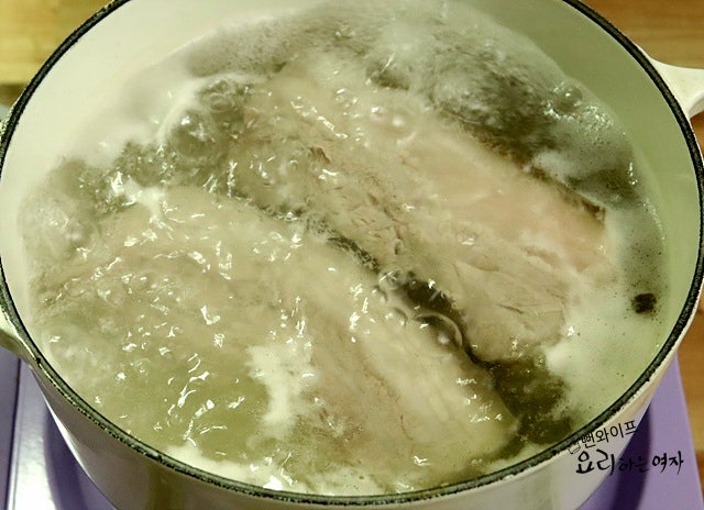 Boil the pork — step photo 1