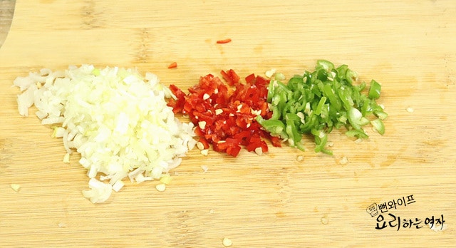Make the naeng jeyuk sauce — step photo 1