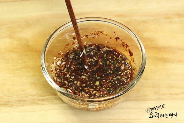 Make the naeng jeyuk sauce — step photo 2