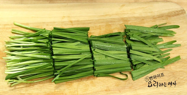 Make garlic chive geotjeori — step photo 1