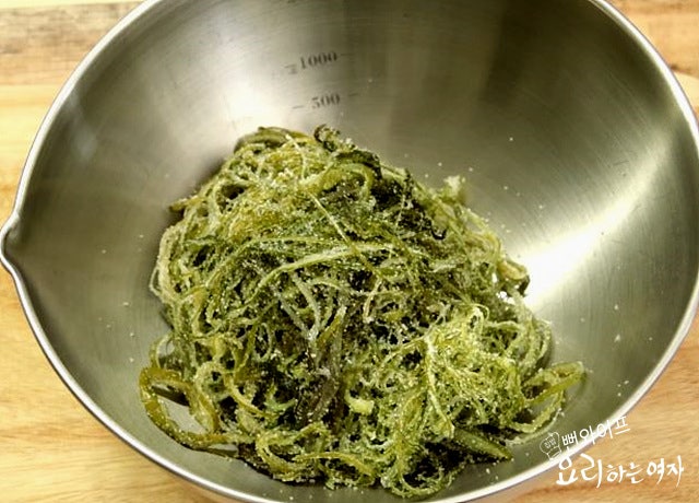 How to prepare salted seaweed stems — step photo 1