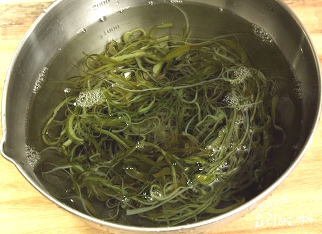 How to prepare salted seaweed stems — step photo 1