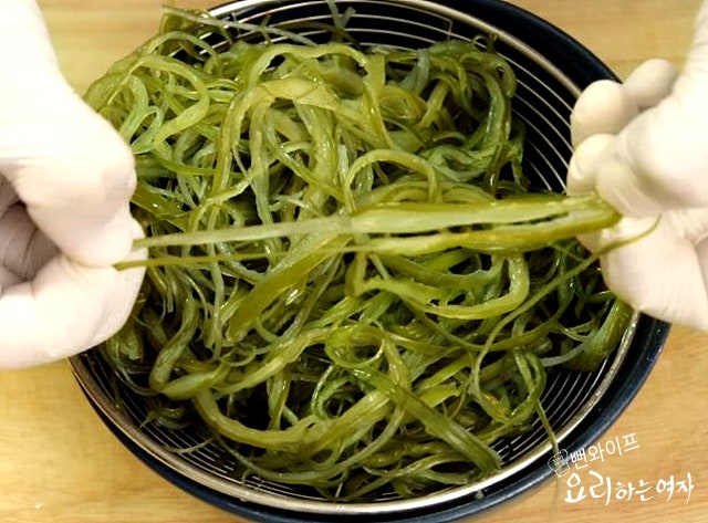 How to prepare salted seaweed stems — step photo 2