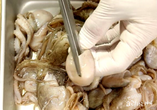 Clean the webfoot octopus — step photo 1