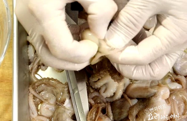 Clean the webfoot octopus — step photo 1