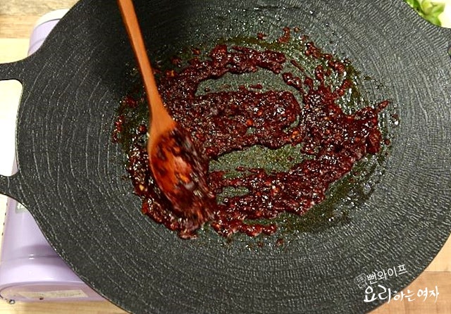 Stir-fry the webfoot octopus — step photo 1