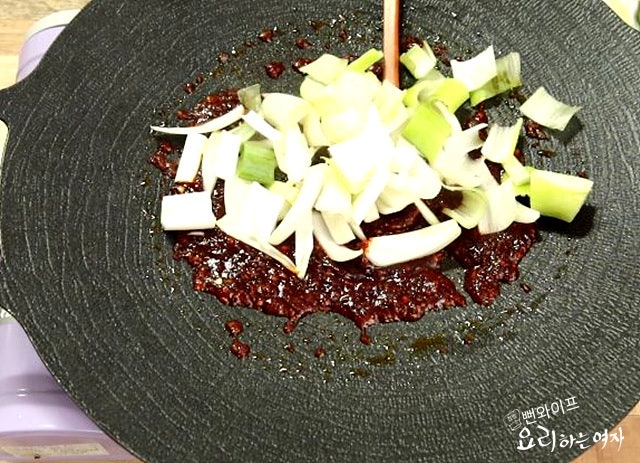 Stir-fry the webfoot octopus — step photo 2