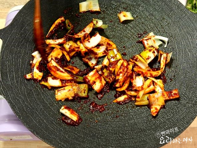 Stir-fry the webfoot octopus — step photo 3