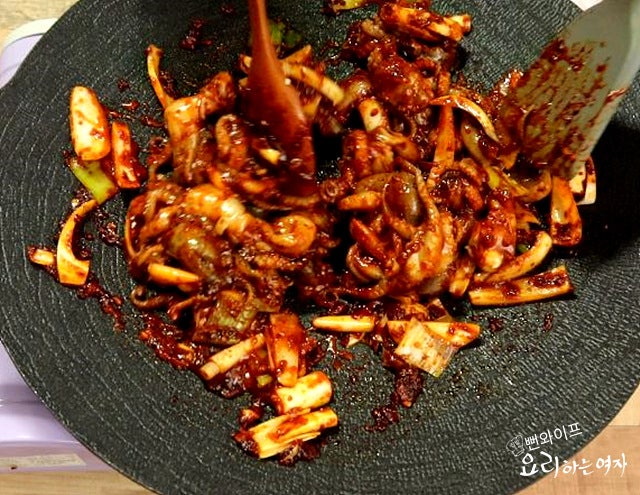 Stir-fry the webfoot octopus — step photo 2