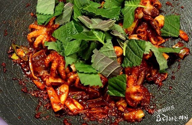 Stir-fry the webfoot octopus — step photo 2