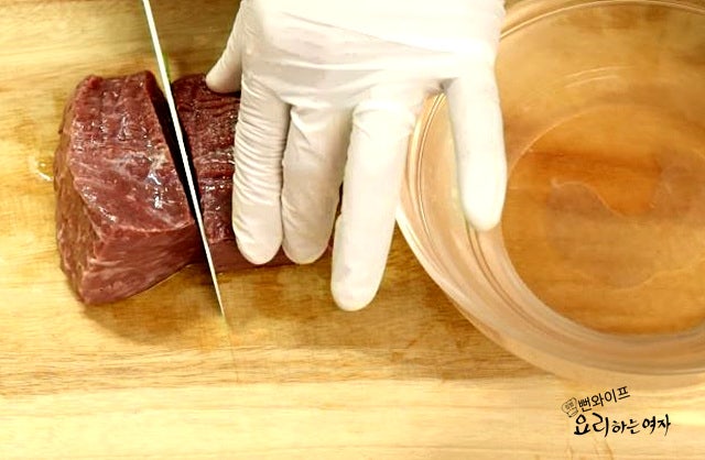 Draw out the blood from the meat — step photo 2