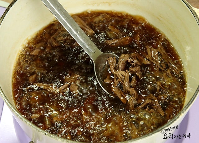Making the jangjorim — step photo 2