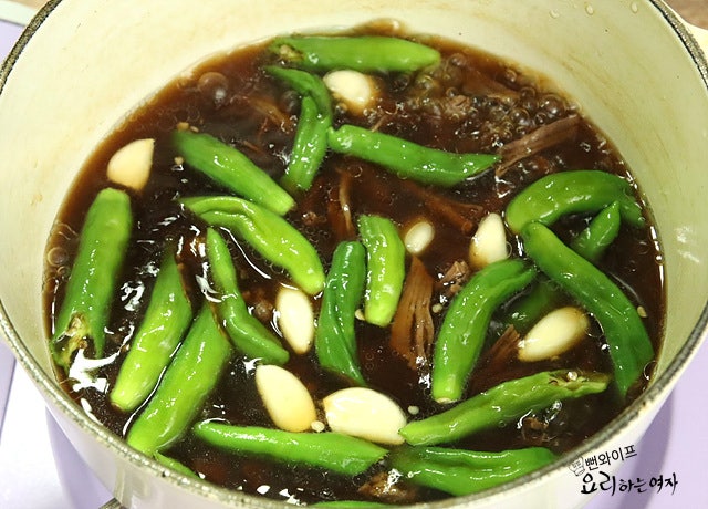 Making the jangjorim — step photo 1