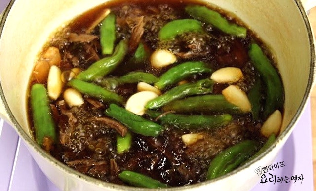 Making the jangjorim — step photo 2