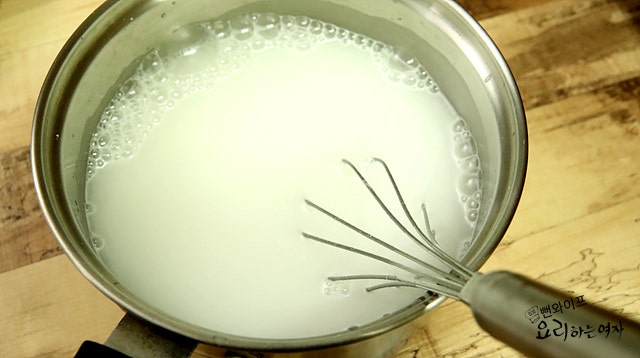 Cook the glutinous rice paste — step photo 1