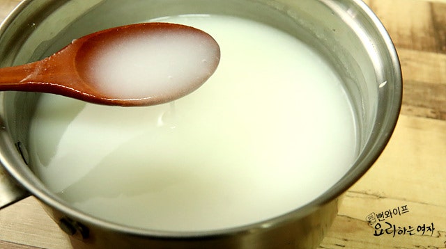 Cook the glutinous rice paste — step photo 2