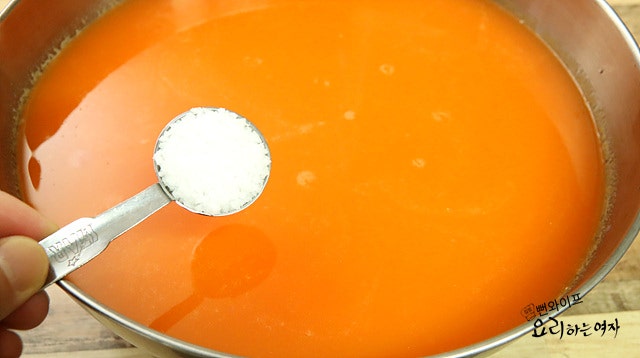 Make the kimchi broth — step photo 1