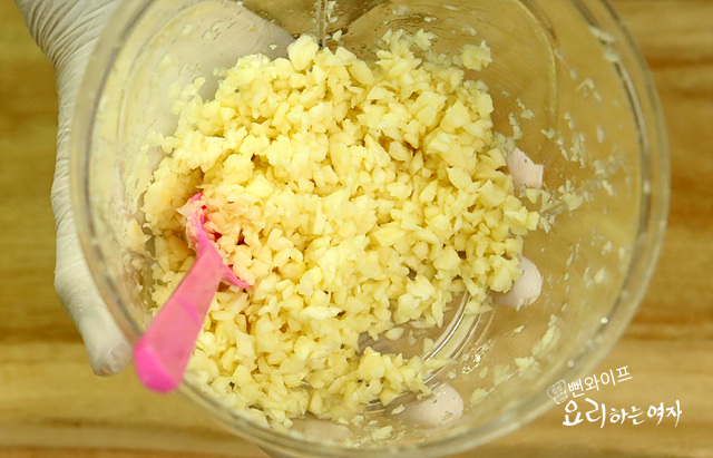 Making the sauce — step photo 2