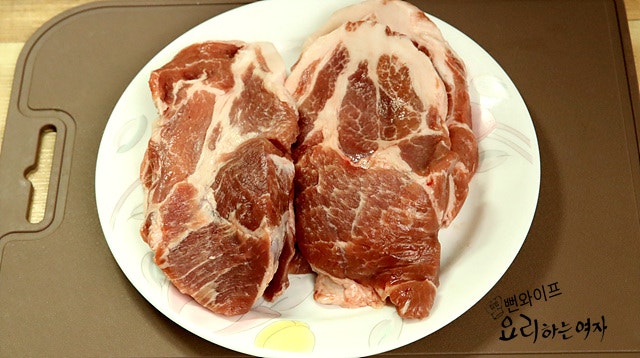Prepare the pork shoulder — step photo 1