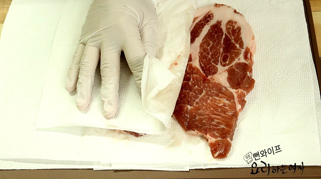 Prepare the pork shoulder — step photo 1