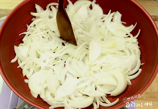 Sauté the onions — step photo 1