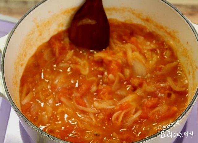 Simmer the tomatoes and onions — step photo 3