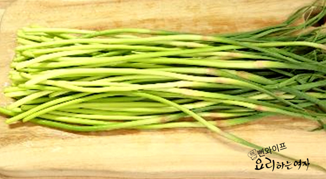 Prepare and cut the ingredients — step photo 1