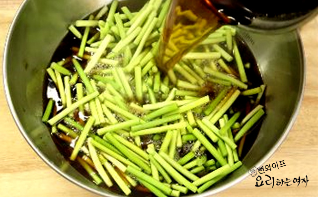 Pour the soy brine — step photo 1