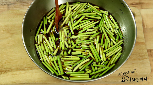Pour the soy brine — step photo 2
