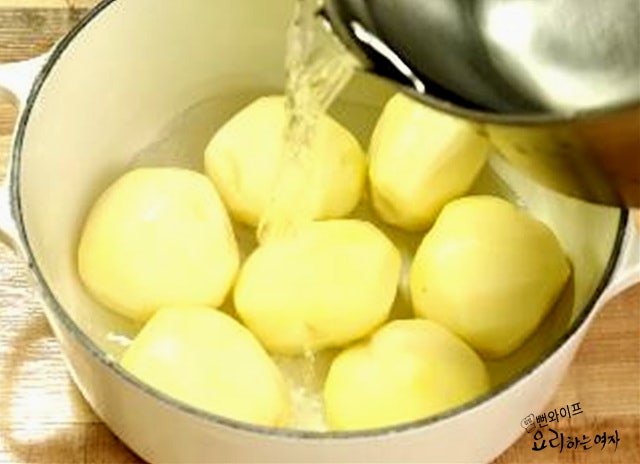 Boil the potatoes — step photo 1