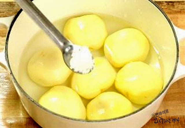 Boil the potatoes — step photo 2