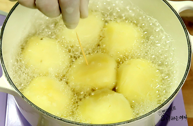 Boil the potatoes — step photo 2