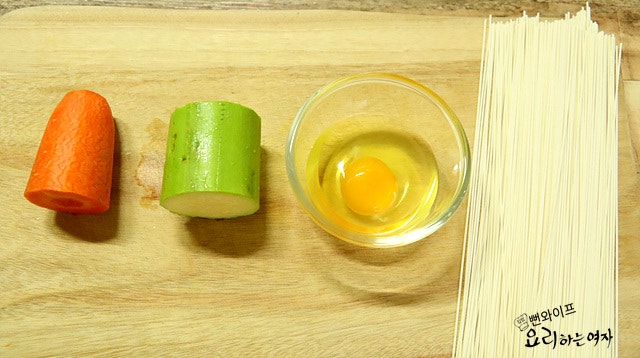 Prepare and slice the ingredients — step photo 1