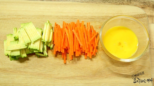 Prepare and slice the ingredients — step photo 2