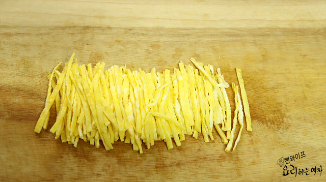 Prepare and slice the ingredients — step photo 2