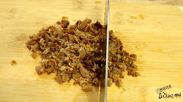 Stir-fry the ingredients — step photo 2