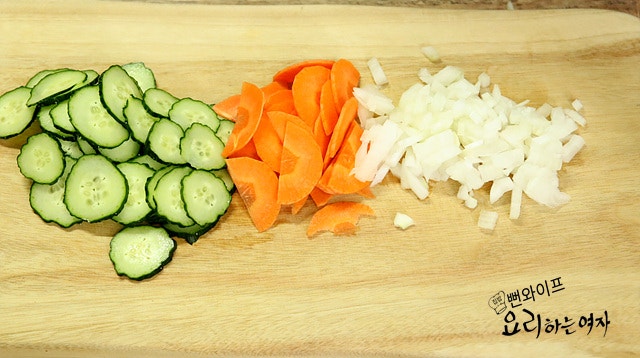 Prepare and slice the ingredients — step photo 2