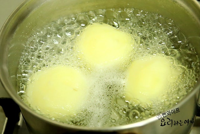 Boil the potatoes — step photo 2