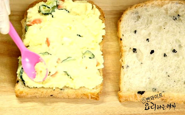 Make potato salad sandwiches — step photo 1